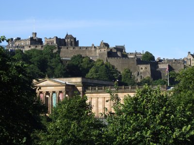 National Gallery and Edinburgh Castle.JPG