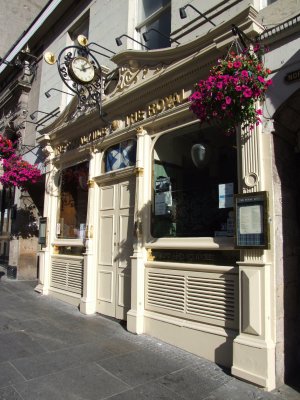 Royal Mile Pub Edinburgh.JPG