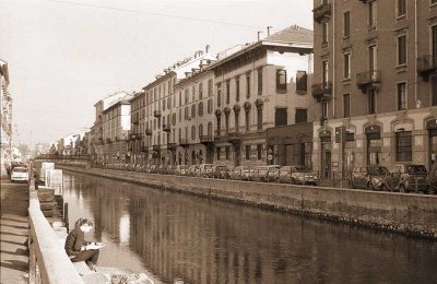 Naviglio032 b&w copy.JPG