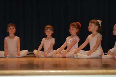 Look at that posture! (Rory on far left Reagan on far right)