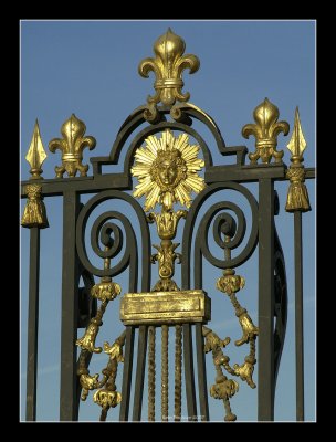 Versailles gates detail 2