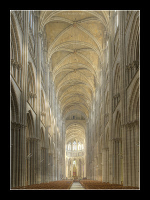 Nef_Cathedrale_small.jpg