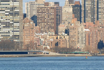 Nikkor 70-300mm f/4.5-5.6G IF-ED AF-S VR Zoom at 300 mm - NYC East Side