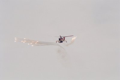 Mi-24 infracsapdt szr - Mi-24 releases flares 01.jpg