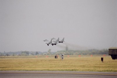 MiG-29 gppr felszllsa - MiG-29 planes taking off.jpg