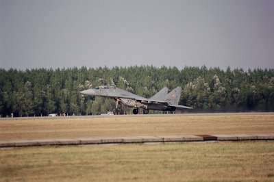 MiG-29 felszlls kzben - MiG-29 taking off.jpg