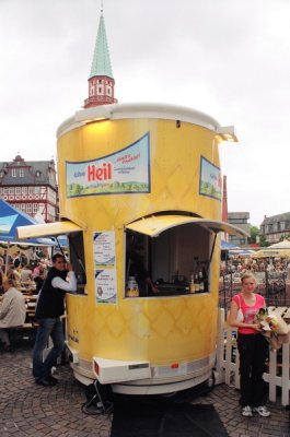 A helyi Almabor nnep bdja a Rmerbergen - The stand of the local Apple Wine Festival at the Rmerberg.jpg