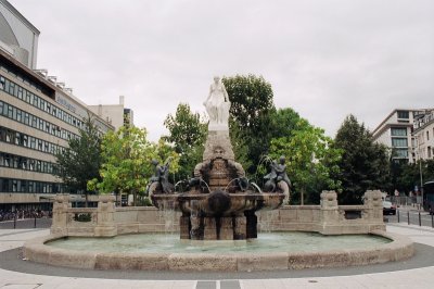 Szkkt a Willy-Brandt-Platz-nl - Fountain at the Willy-Brandt-Platz.jpg