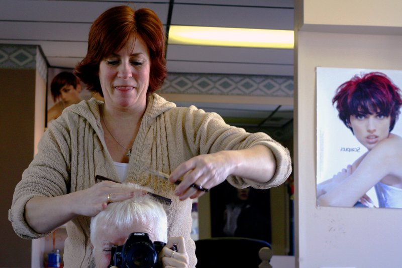Leesa cuts my hair
