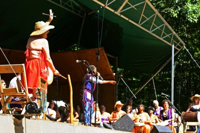 Ubaka Hill & the Drumsong Orchestra perform