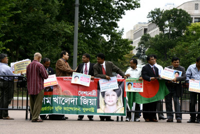 demonstrating to free Bangladesh's Begum Zia