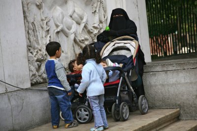 Muslim woman with children_MG_2903-1.jpg