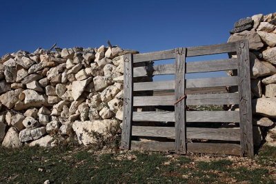 Stone fence kamnita ograja_MG_4944-1.jpg