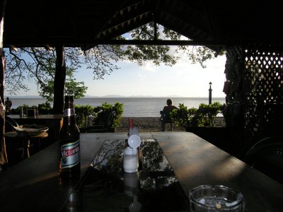 and the restaurant looks onto Lago Nicaragua