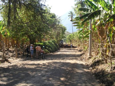 the rough road south of Altagracia being re-surfaced...with fresh soil
