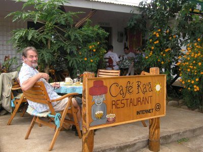 ...at a cafe in the centre of Hanga Roa, together with an old friend.....