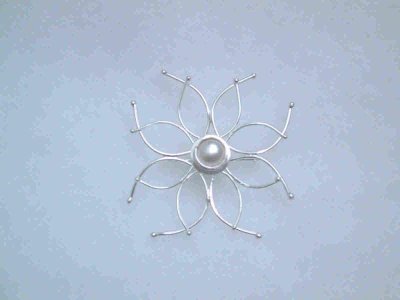 This delicate pin can also be worn as a pendant.  It's about 5cm in diameter.