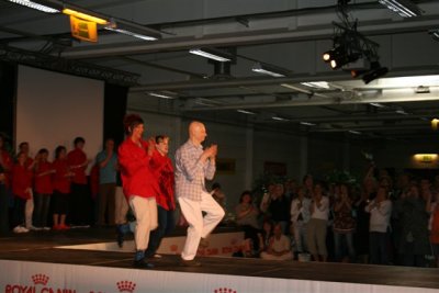 Martti Peltonen and his assistantsmake a very good mowe to the music