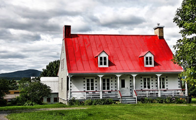 House w Red Roof