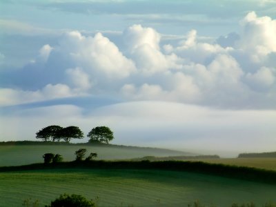 Mist and hills near Dittisham (3759)