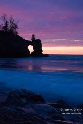 Arch at Tettegouche at sunrise