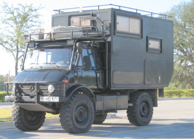 UNIMOG, GERMAN COUPLE TOURING THE US AT 80KMS/HR