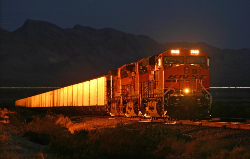 BNSF 7536 at Moapa