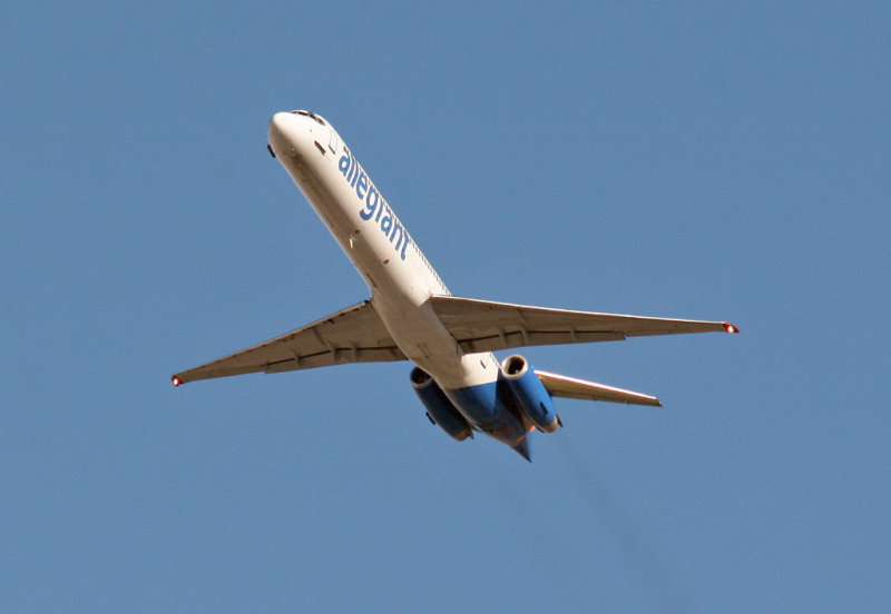 Allegiant MD-90
