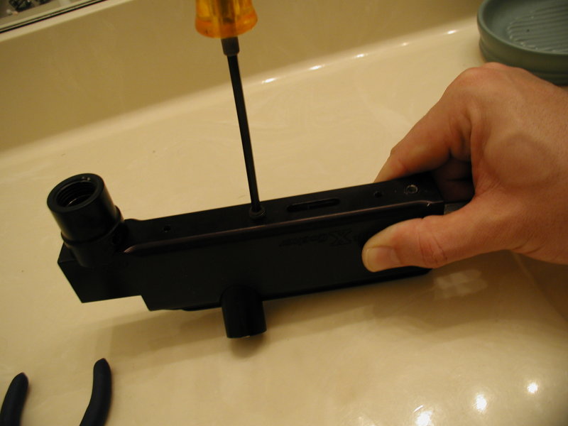 Valve guide screw install