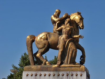 Memorial Bridge guardian