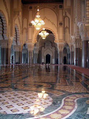 004 Casablanca - Hassan II Mosque main space.JPG
