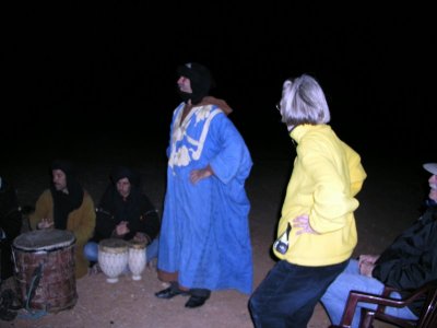 005 Sahara camp - Those Tauregs can dance!.JPG