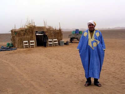 058  Sahara - Mohammed goes native.JPG