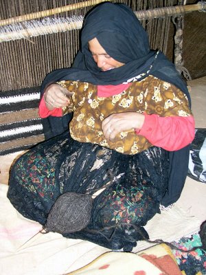 063 Sahara - Berber mother.JPG