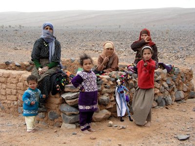 081 Sahara - Nomad children.JPG