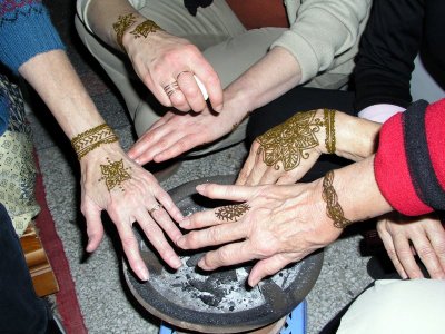 006 Lovely henna hands.JPG