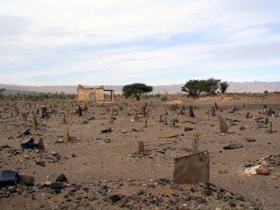 013 Leaving the Sahara - Berber graveyard.JPG