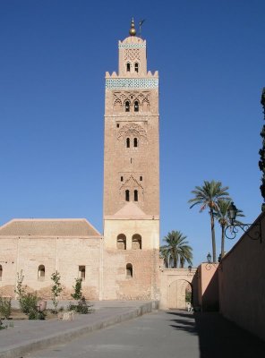 057 Marrakech - Landmark minaret.JPG