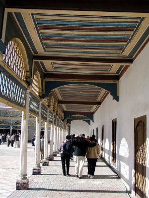 076 Marrakech - Covered walkway.JPG
