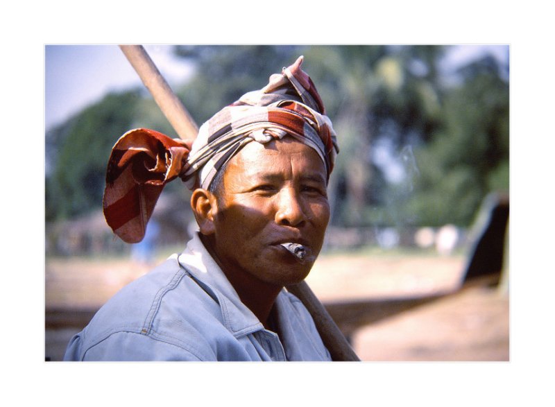 Smoker, Laos