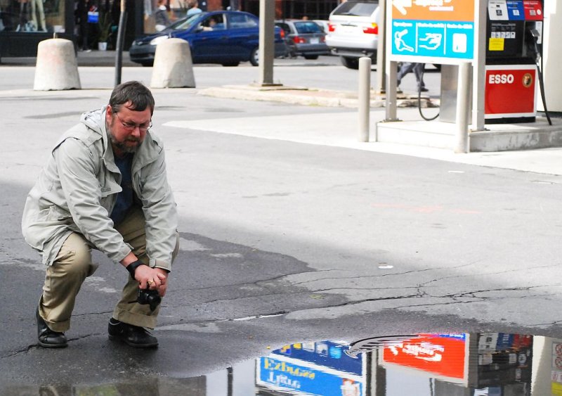 Michel en pleine reflexion ...Ptrole or not ptrole?...