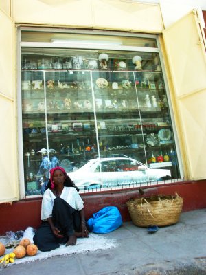 Devant la vitrine