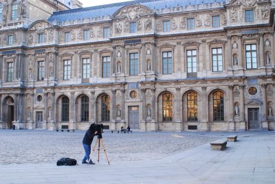 Le photographe de la cour carre.