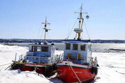 Les bateaux dans la neige.