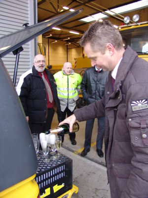 Februari 2007 aflevering van 2 nieuwe sneeuwbezems op Schiphol,
