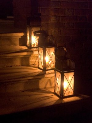 Colonial Williamsburg - lanterns on the steps
