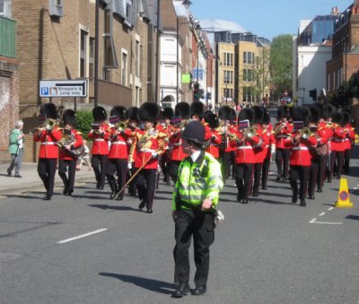 Changed guards returning to the barracks