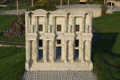 The Celsus Library of Efes.JPG