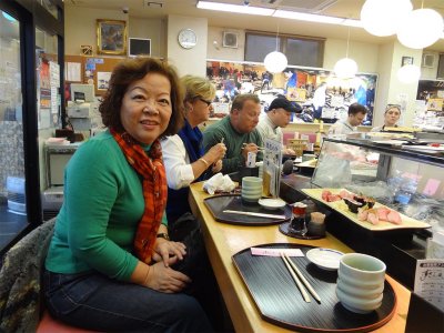 breakfast at Tsukiji seafood market in tokyo