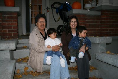 Grandma Jeannie, Lucy, Evie & Hank